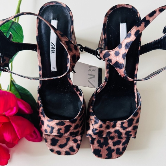 Zara LEOPARD SATIN platform heels - Picture 4 of 4